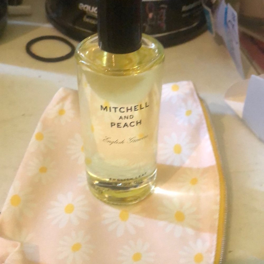 Body Oil - Picture 3 of 4